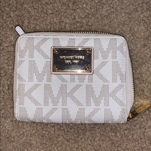 gently used small wallet with lots of compartments